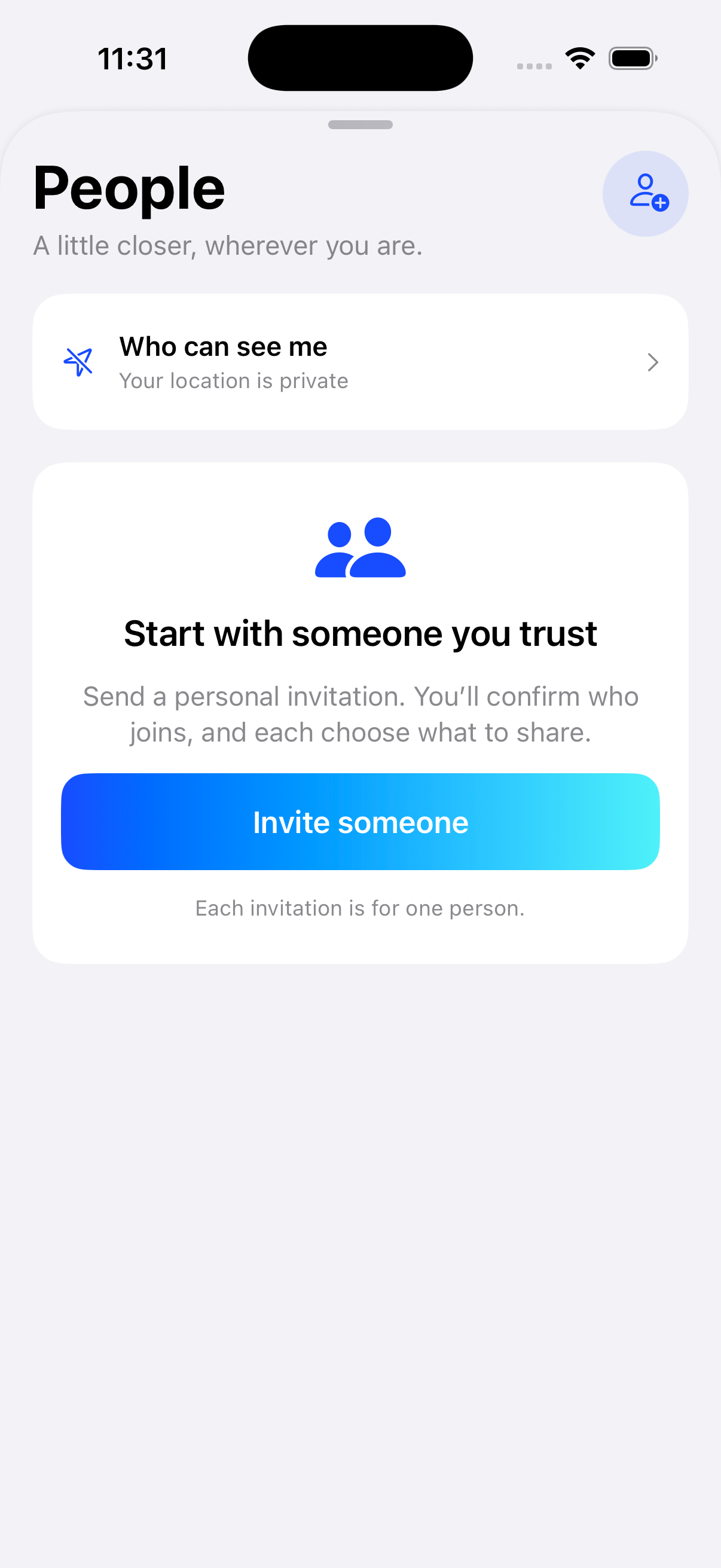 An empty People screen with a personal invitation button and a clear private location status